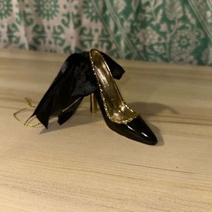 Black and Gold Bow Stiletto ornament
